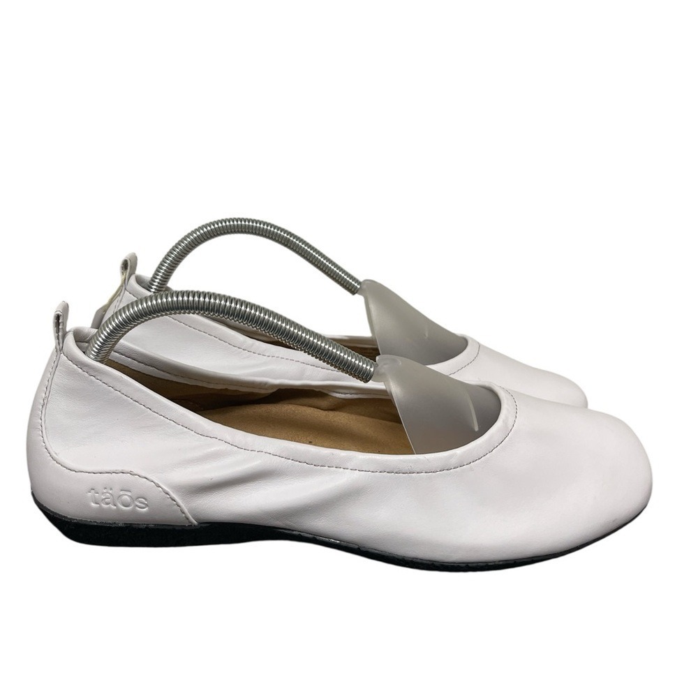 NEW TAOS Chit Chat White Shoes Size 10 - Picture 5 of 12